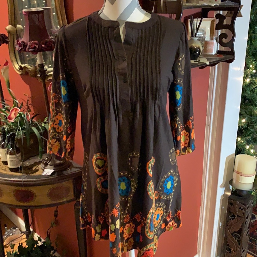 Reborn ladies sz. M brown split neck with multi color floral tunic new